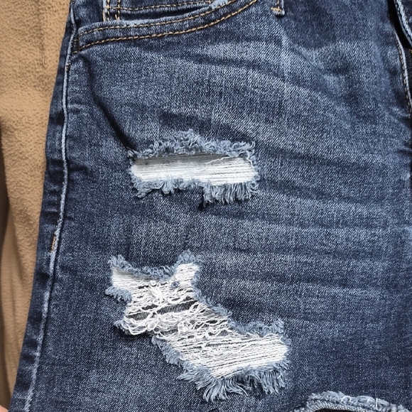 SO Women's Distressed Jean Shorts - Dark Blue Size 7/28W - Picture 4 of 13